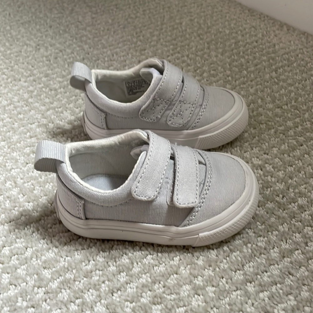 Like new Toms baby walker size 4 Fenix Double Strap Sneaker